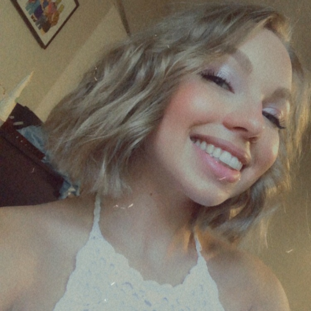 Meet your Posher, Olivia